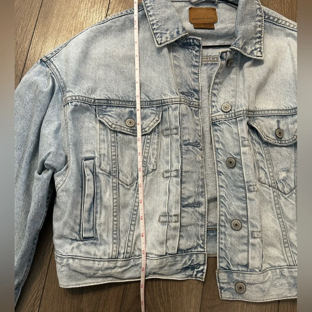 American Eagle light wash Blue Jean Jacket - Picture 4 of 5